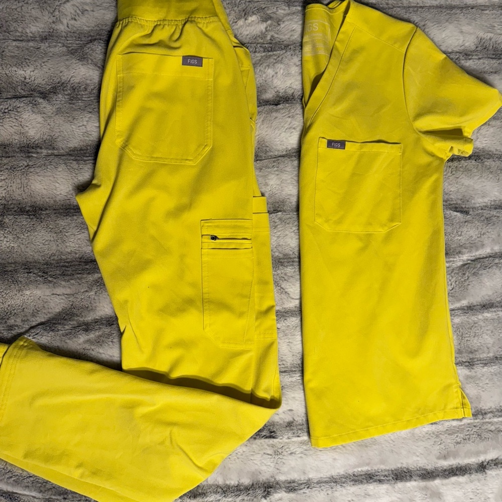 Figs Women's Sunny Yellow Cargo Set